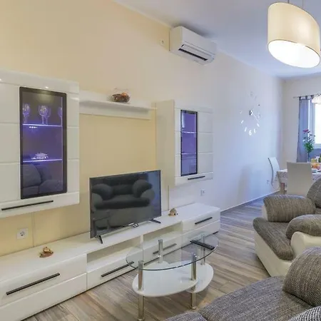 Apartments Klaudija Pula Exterior photo